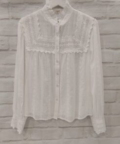 Blusa blanca estilo romántico