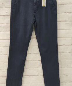 Pantalón tipo chino chico