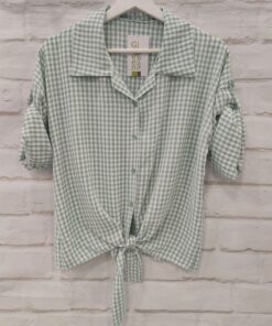 Camisa cuadritos anudada