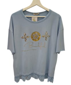 Camiseta blanca oversize de chica con encaje en el bajo, detalle de palabra 'Beautiful' en brillantes y tejido de algodón elÁ