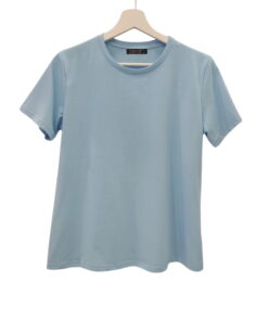 Camiseta básica de manga corta para chica en color blanco, corte regular, cuello redondo y tejido suave de algodón con elastá