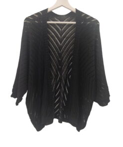 Chaqueta abierta de punto calado en color negro para chica, patrón geométrico chevron, manga media y tejido ligero con efecto
