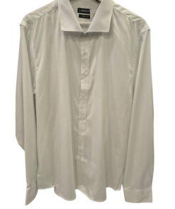 Camisa blanca slim fit para chico de manga larga, corte ajustado y tejido liso con ligero acabado satinado, cuello clásico y