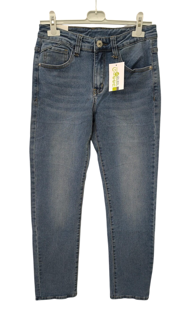 Pantalón vaquero de chico recto en azul denim medio, efecto desgastado frontal, cinco bolsillos y cierre de botón metálico