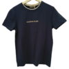 Camiseta de manga corta azul marino para chico con texto blanco EAGER JEANS y gráfico de alas en el pecho, corte recto y dobl