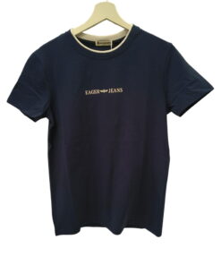 Camiseta de manga corta azul marino para chico con texto blanco EAGER JEANS y gráfico de alas en el pecho, corte recto y dobl