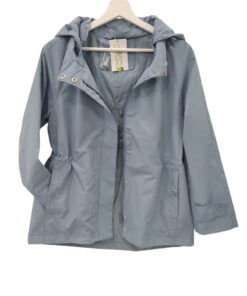Parka impermeable de chica en azul grisáceo, con capucha ajustable, bolsillos de parche y cierre de cremallera metálica, para