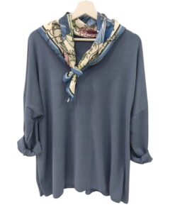 Jersey fino azul grisáceo de chica, corte holgado, manga larga, con pañuelo floral integrado en el escote, mangas con doblez
