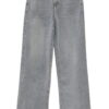 Pantalón vaquero culotte azul claro de chica, corte recto hasta el tobillo con cintura alta y bajo rematado en encaje blanco.