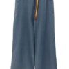 Pantalón denim flojo azul medio para chica, corte holgado hasta el suelo, cinturón de soga trenzada marrón y beige, bolsillos