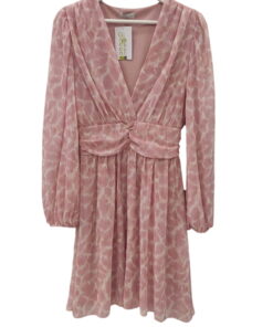 Vestido corto de gasa estampado en tonos rosa y blanco, manga larga abullonada, escote en V cruzado y cintura elástica drapea