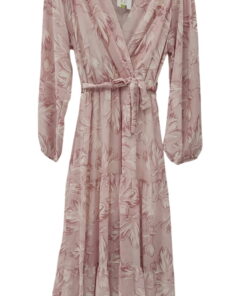 Vestido largo cruzado de tejido translúcido en tono rosado pálido con estampado floral grande, mangas largas abullonadas y sú