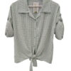 Blusa de cuadros verdes y blancos tipo gingham para chica, manga media con tira para recoger, nudo frontal en el bajo, tejido
