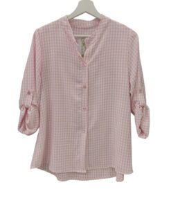 Camisa de cuadros pequeños en rosa claro y blanco para chica, manga larga recogida, cuello mao y corte holgado, con bajo asim