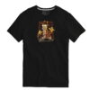 Camiseta negra de chico con corte recto, mangas cortas y estampado central a color de personaje animado sentado con botella y