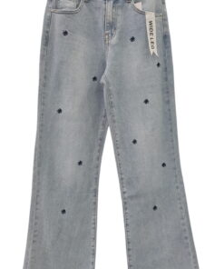 Vaquero culotte azul claro de chica en denim con pierna ancha, talle alto, cinco bolsillos y bordados de pequeñas estrellas