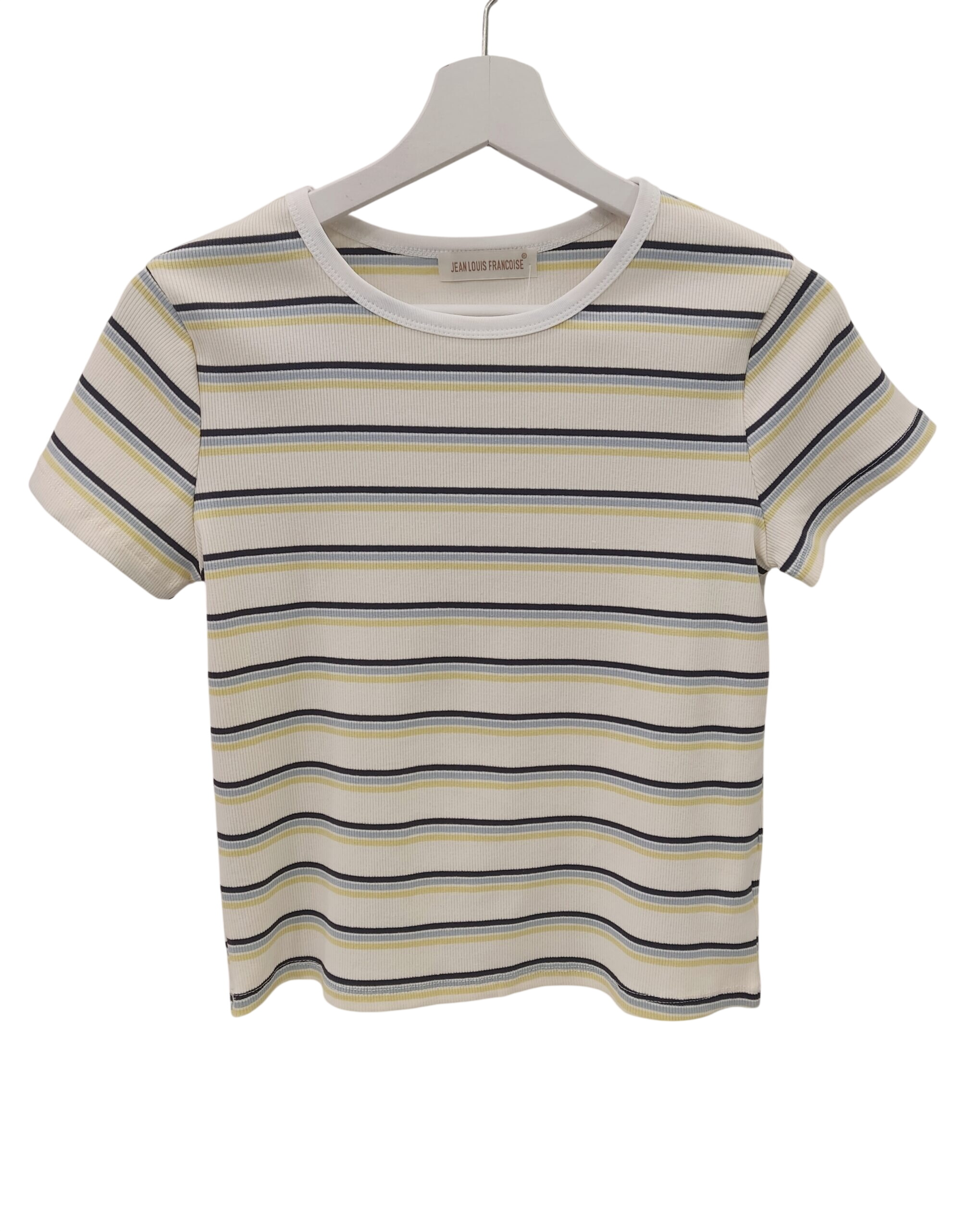 Camiseta de verano para chica con rayas horizontales en azul marino, amarillo pálido y gris oscuro sobre fondo blanco crema
