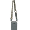 Mini bolso para móvil tipo bandolera en color gris, material sintético efecto cuero, cierre cremallera y correa ajustable de