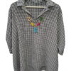 Blusa de cuadros blanco y azul para chica confeccionada en algodón, corte holgado, cuello camisero con solapas amplias, manga
