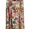 Falda larga plisada con estampado floral en tonos rojo, verde, azul y marrón sobre fondo claro, corte evasé y cinturón beige