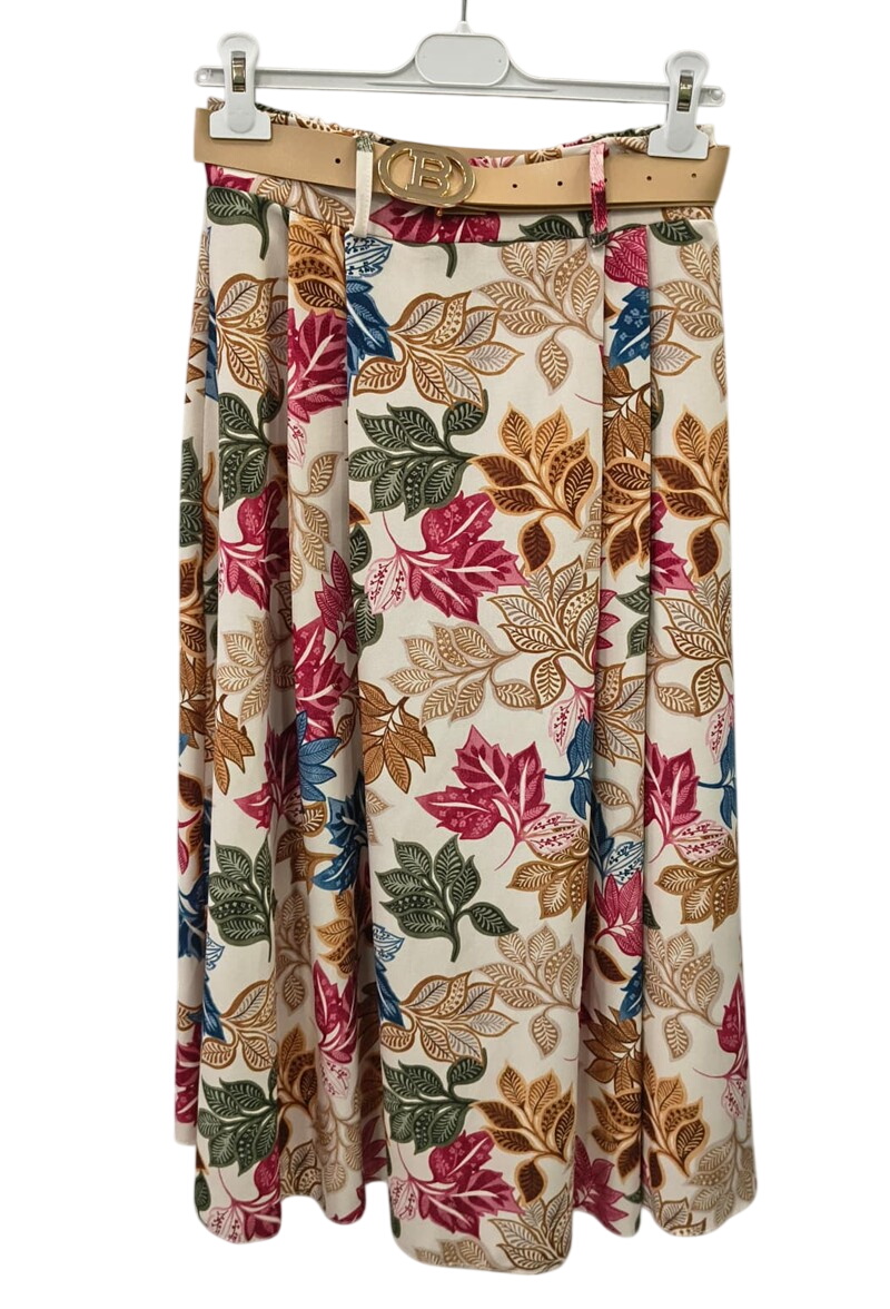 Falda larga plisada con estampado floral en tonos rojo, verde, azul y marrón sobre fondo claro, corte evasé y cinturón beige