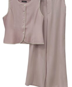 Conjunto de chaleco y pantalón rosa claro para chica, confeccionado en viscosa y lino, con ribete crema decorativo y corte su