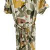 Vestido largo camisero para chica con estampado de hojas en verde y tostado, manga corta, cinturón del mismo tejido y cuello.