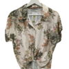 Camisa holgada de flores grandes en tonos tostados y verdes para chica, manga corta caída, nudo delantero y botones frontales