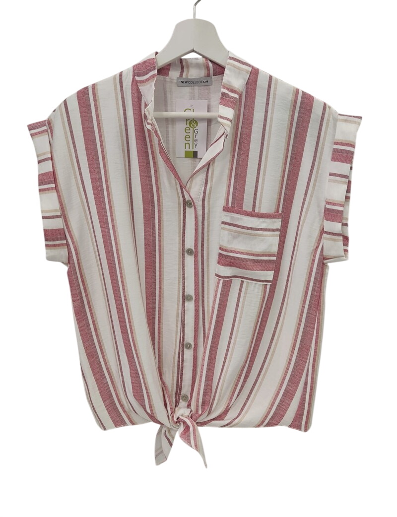 Camisa de chica con cuello mao, rayas verticales en blanco y rojo vino, manga corta murciélago, bolsillo en el pecho y cierre
