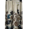Pantalón culotte floreado para chica en tonos tostados y azul oscuro, fondo claro, cinturón marrón trenzado y hebilla de mimb