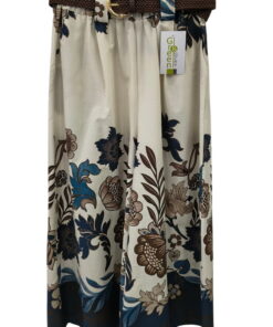 Pantalón culotte floreado para chica en tonos tostados y azul oscuro, fondo claro, cinturón marrón trenzado y hebilla de mimb