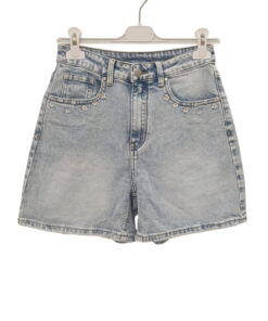 Pantalón vaquero corto claro para chica, denim azul lavado con margaritas bordadas en los bolsillos y cierre de botón metálic