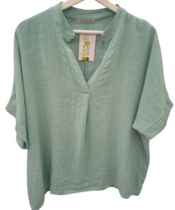 Blusa oversize unicolor verde menta para chica, manga corta amplia, tejido ligero mezcla de viscosa y nylon, cuello mao con V