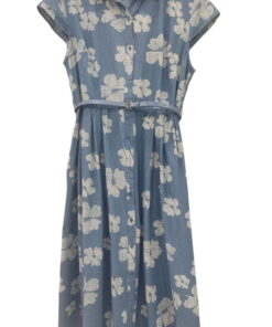 Vestido camisero midi azul vaquero con estampado de flores en crema, cinturón fino tono azul y bolsillos laterales ocultos