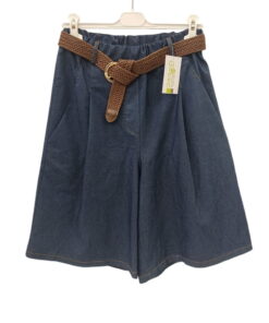 Bermuda vaquera azul de chica de pierna ancha con pinzas delanteras, bolsillos inclinados, cinturilla elástica y cinturón tr1