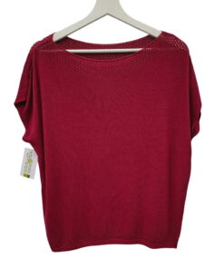 Camiseta de punto fino monocolor roja para chica, cuello redondo calado, manga corta caída, corte recto, detalle calado en do
