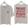 Camiseta blanca de manga corta para chica, cuello redondo y gran estampado trasero en rojo y rosa con el texto MORE AMOR POR