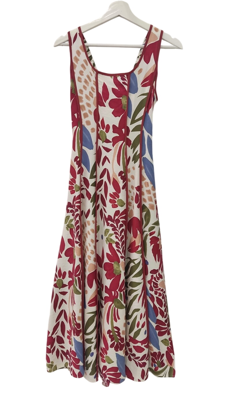 Vestido largo tobillero con estampado floral color granate, tirantes anchos, escote cuadrado, goma trasera y bolsillos latera