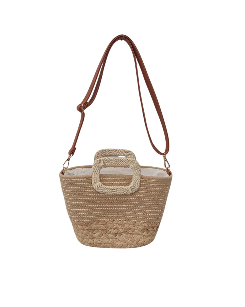 Bolso tipo capazo mediano de rafia natural en dos texturas, asas cortas cuadradas de rafia, asa larga de cuero sintético marr