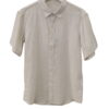 Camisa de lino color crema para chico, manga corta, corte recto y cuello clásico camisero, tejido ligero y transpirable, con
