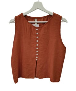 Blusa sin mangas recta color terracota para chica con botones decorativos blancos en el frontal, tejido de viscosa elástica y