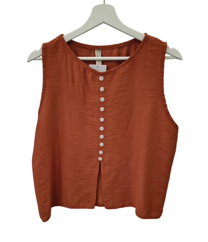 Blusa sin mangas recta color terracota para chica con botones decorativos blancos en el frontal, tejido de viscosa elástica y