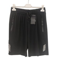 Bermuda sport negra de chico en tejido fino de poliéster con cordón ajustable, bolsillos delanteros con cremallera y detalle