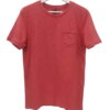 Camiseta de chico monocolor roja con corte recto, cuello redondo y bolsillo cuadrado en el pecho, confeccionada en algodón y