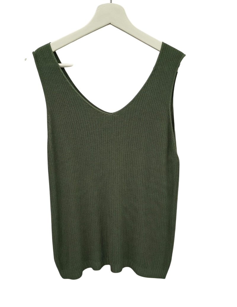 Top de punto fino para chica en color verde oliva, con tirantes y escote en V, ajuste recto, tejido suave y acabado sin adorn