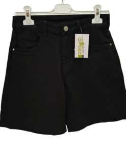 Short vaquero negro de chica, tejido denim ligeramente elástico, corte ajustado en la cintura y detalles metálicos en bolsos