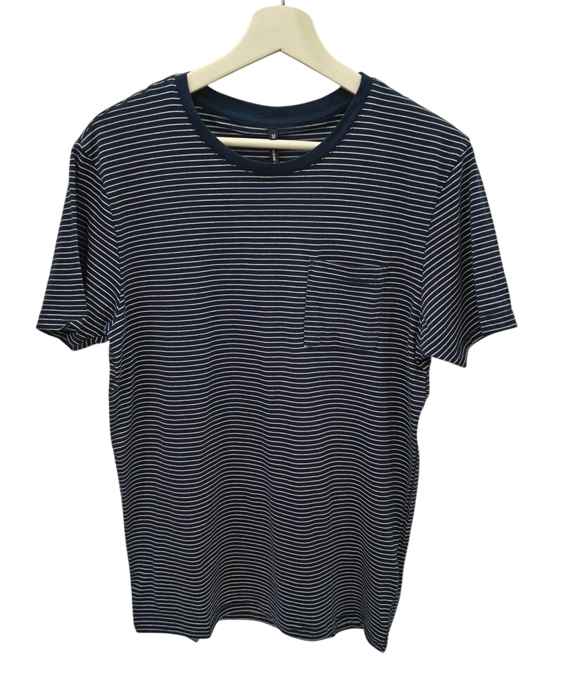Camiseta de chico de rayas horizontales finas en azul oscuro y blanco, tejido algodón poliéster, manga corta, cuello redondo