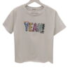 Camiseta blanca de chica con diseño frontal 'YEAH!' multicolor y detalles en naranja y negro, tejido elástico de algodón, con