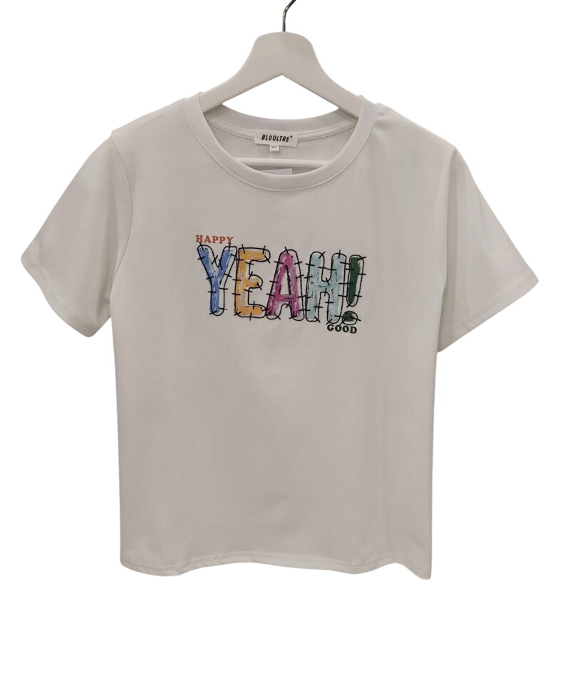 Camiseta blanca de chica con diseño frontal 'YEAH!' multicolor y detalles en naranja y negro, tejido elástico de algodón, con