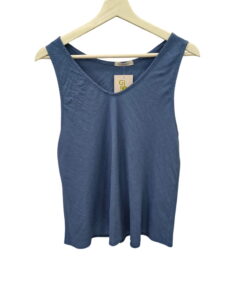 Camiseta de tirantes unicolor para chica en azul denim, corte recto y holgado, sin adornos, confeccionada en viscosa ligera y